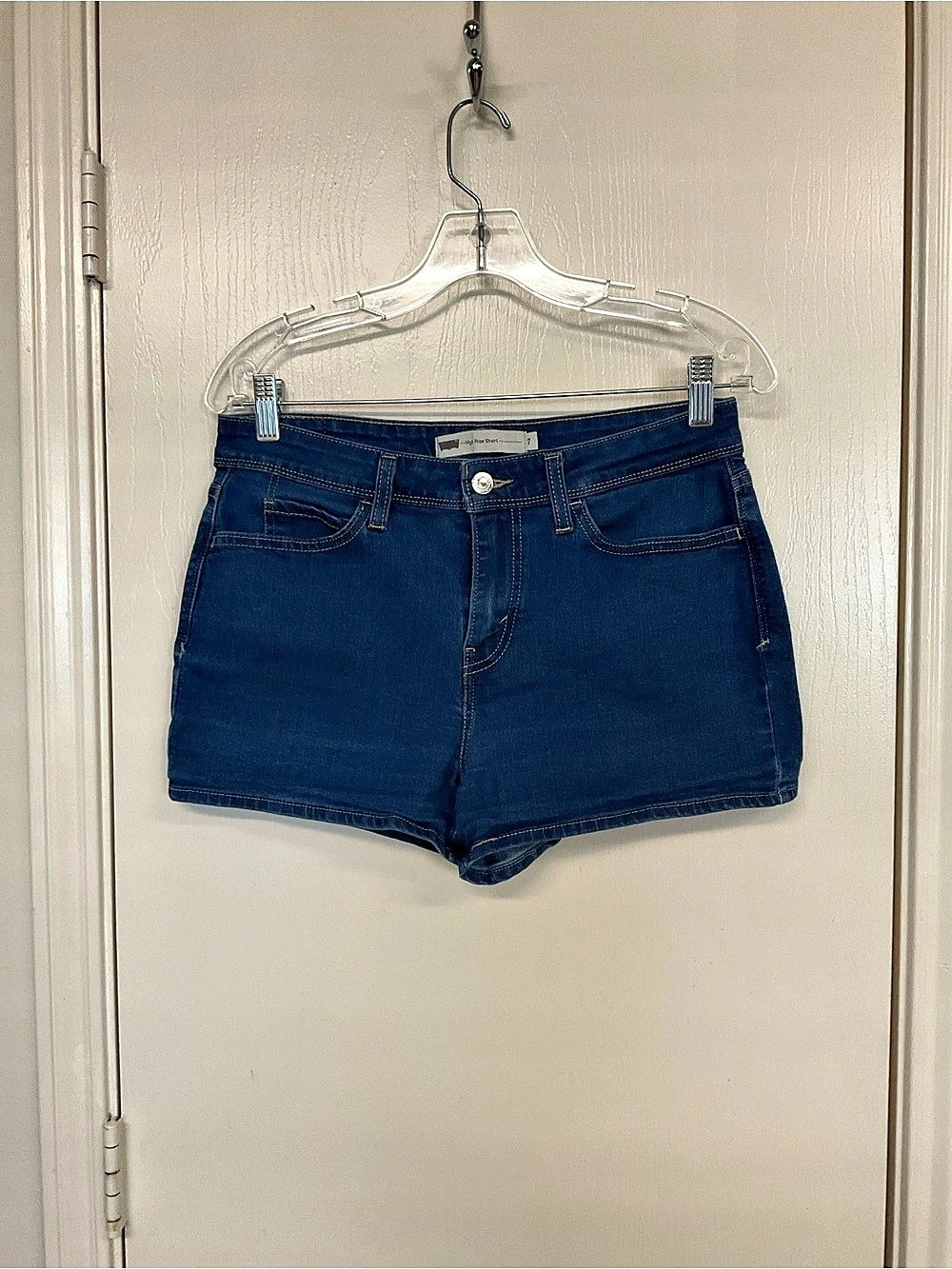 🌺$5.00 must bundle 🌺Levi's High Rise Mini Denim Shorts in Blue Size 7